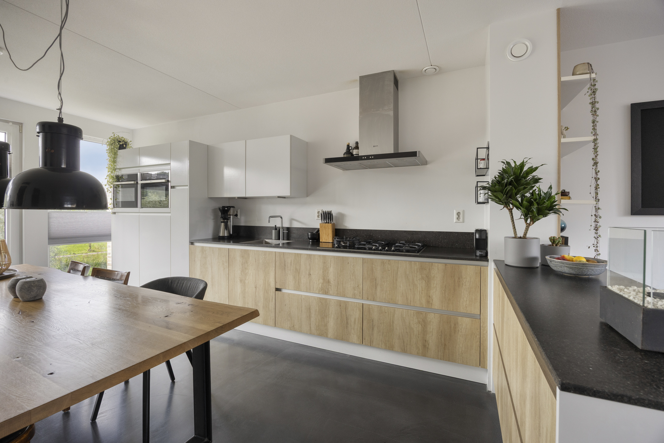 Tussenwoning te koop: Van der Astpad 11, Alkmaar